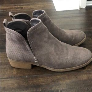 Universal Thread ankle boots